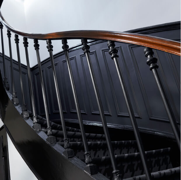 Accueil 10 Escalier en fer forgé du 19ème siècle.